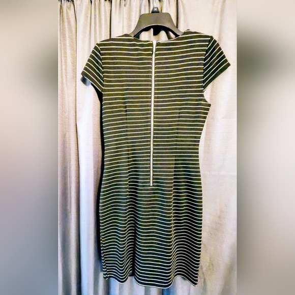 VENUS Striped Black/White Dress Sz. 8 - Picture 4 of 7